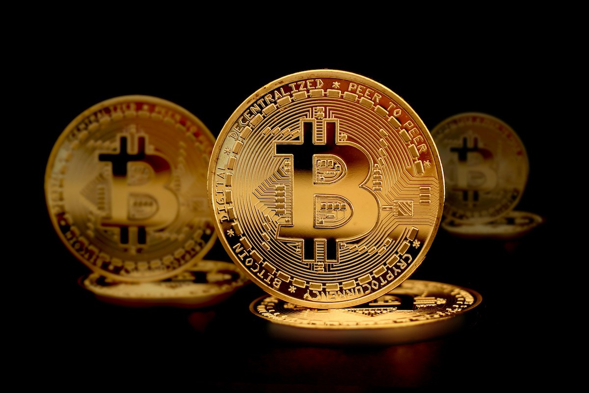Polícia detém assaltantes que tentaram roubar fortuna cripto de celebridade do OnlyFans