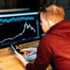 Geração Z: maioria dos traders cripto usa IA para tomar decisões