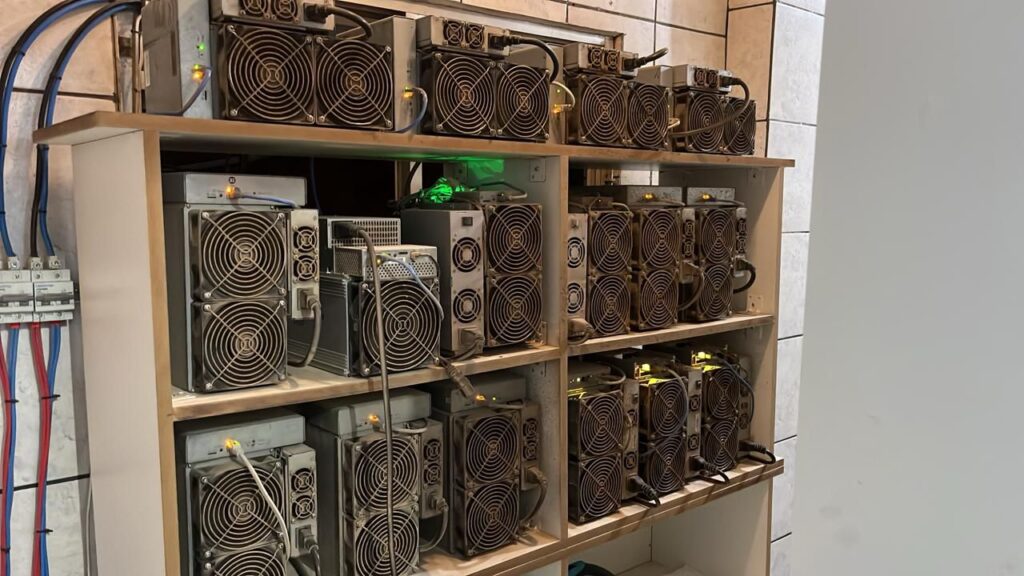 Equipamentos de mineração encontrados pela PCRJ