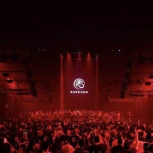 Você conhece o RaveDAO? Par RAVE/USD1 foi lançado na ASTER e conta com o apoio de Trump Jr.