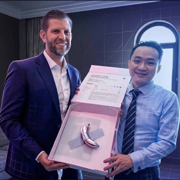 Eric Trump responde à ação judicial da WLFI de Justin Sun com piada sobre banana