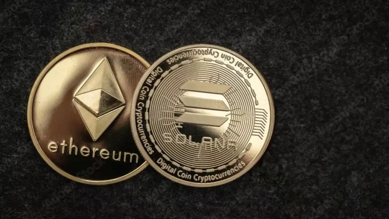 Two metallic coins representing Ethereum and Solana on a dark background.