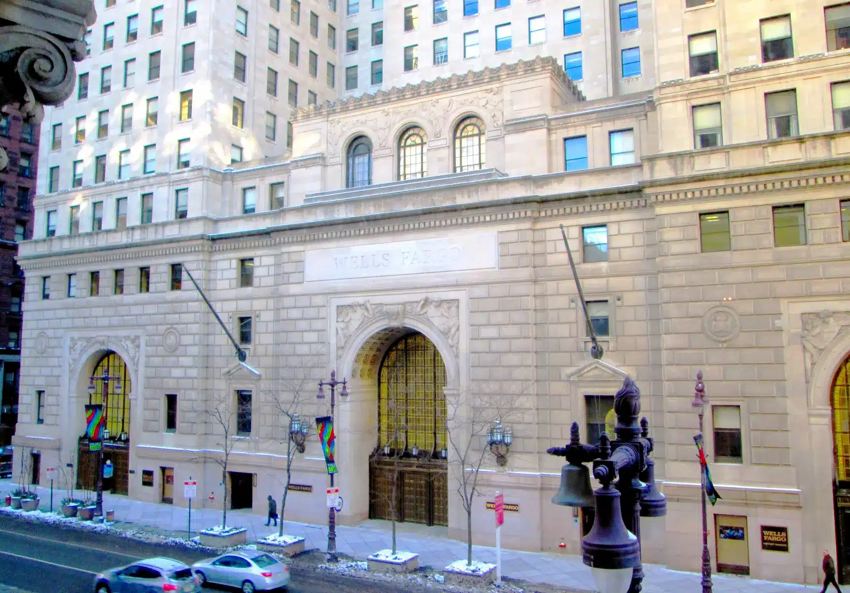 Die Fassade des Wells Fargo Gebäudes in der Broad Street in Philadelphia.