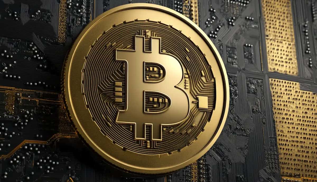 Bitcoin cae bajo los 100.000 dólares tras liquidaciones masivas