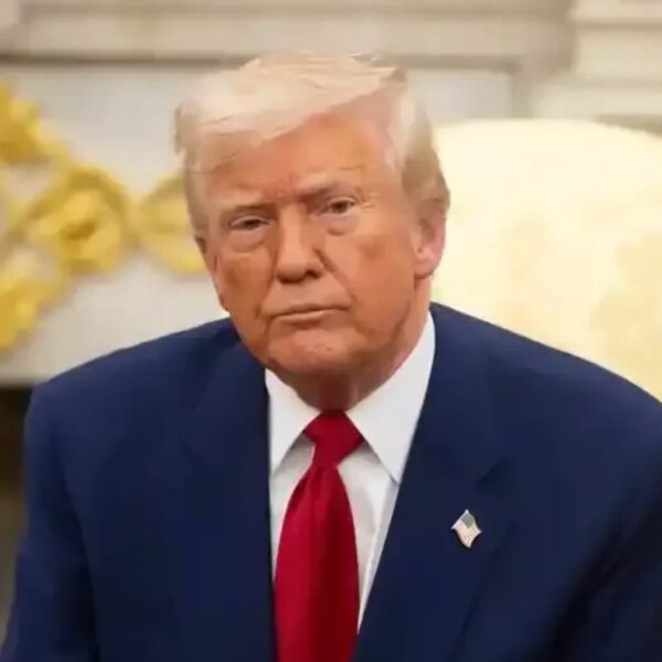 El stablecoin de Trump de 1 USD alcanza los 5.000 millones de USD en capitalización de mercado mientras los meme coins colapsan