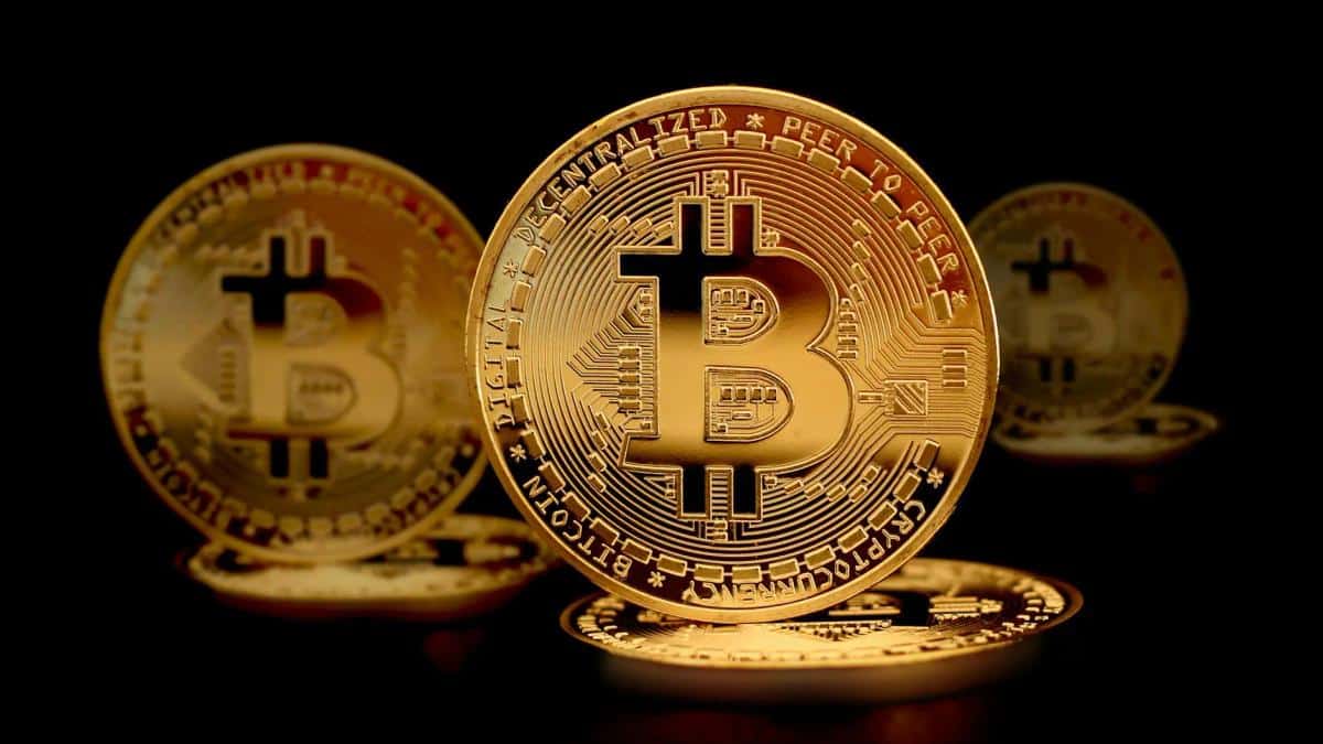 Bitcoin pierde los $73,000 ante la tensión entre EE. UU. e Irán