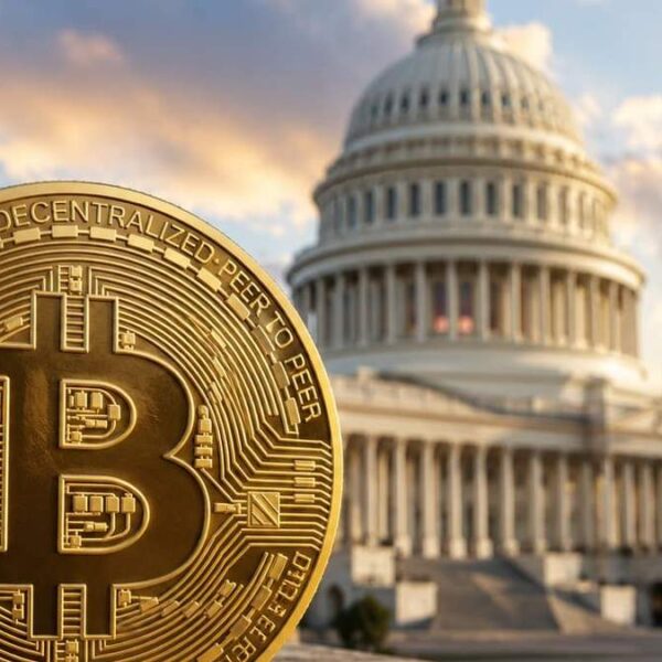 Bitcoin chute sous les 65 000 $ : la NFL demande plus de régulation
