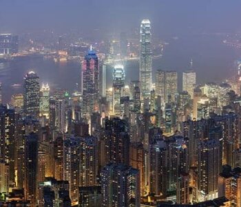 Hong Kong Avverte Sulla Mania Stablecoin: 2 Arresti per Riciclaggio da $146,5 Milioni