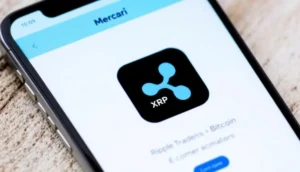 メルカリアプリ内でリップル（XRP）とビットコインの取引オプションを示すスマートフォン画面
