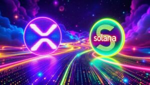 未来的ネットワーク上で光るデジタル経路で繋がるXRPとソラナのロゴ