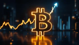 力強く上昇するグラフを背景に、金色に輝くビットコインのシンボル