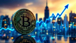 上昇するグラフを背景にしたビットコインのシンボル