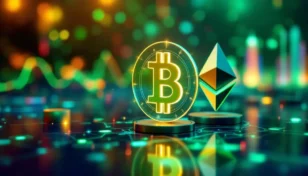 タイの国旗を背景に輝くビットコインとイーサリアムのロゴ