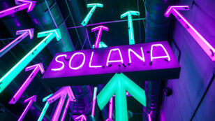 Crypto Analist: SOL ETF Goedkeuring 90% Kans – Nu Solana Kopen Of Niet?