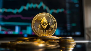 ethereum pectra oppdateres. ethereum mynt på en haug av mynter med graf i bakgrunnen