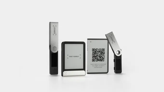 Ledger Stax ve Flex Karşılaştırması 2025