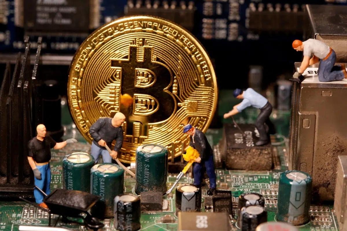 Bitcoin Madencileri Alarmda: Hash Fiyatı 48 Dolara Geriledi, Şimdi Ne Olacak?