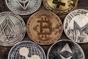 Solana Kurucusundan Trump’ın Kripto Rezervine Sert Tepki: XRP'yi Hedef Aldı!