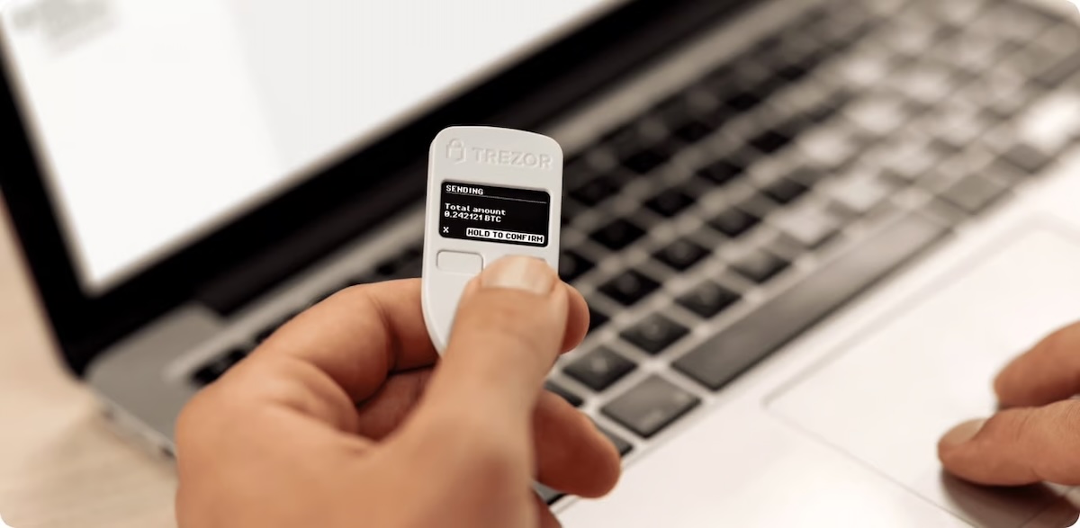 TREZOR One İncelemesi ve Cüzdan Karşılaştırması