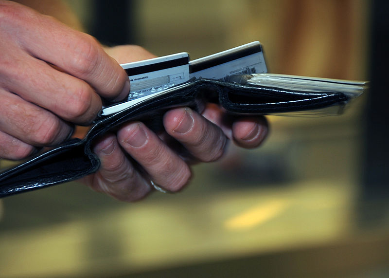800px-US_Navy_080918-N-0659H-001_A_Naval_Support_Activity_Mid-South_Sailor_takes_a_moment_to_decide_which_credit_card_to_use