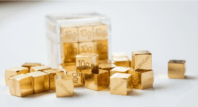 Gold cubes