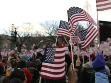 US Federal Reserve Research Challenges Coinbase Data, Shows Dip In American Crypto Users