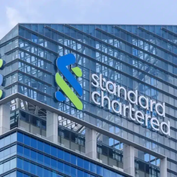 Standard Chartered Tests Ground For Stablecoin Integration In Singapore: Backs DeCard
