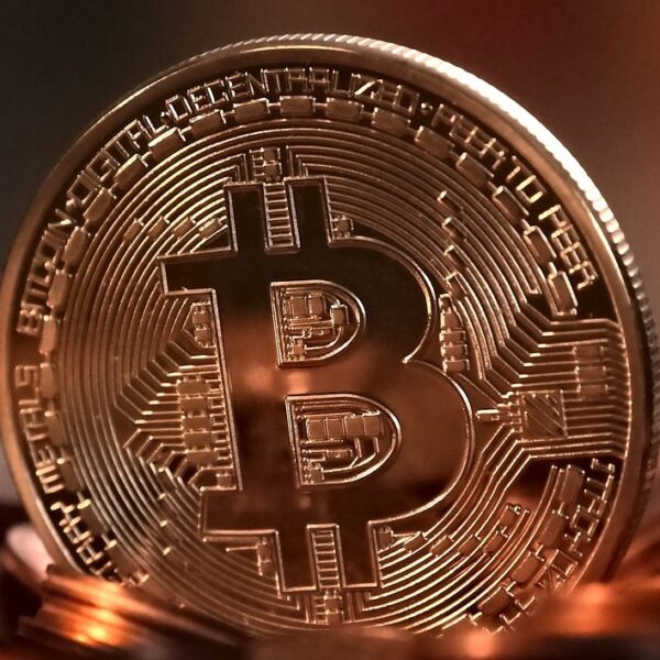 Binance Founder CZ Predicts Bitcoin Could Hit $500K in 2025: What’s the Best Way to Earn Bitcoin Quickly?