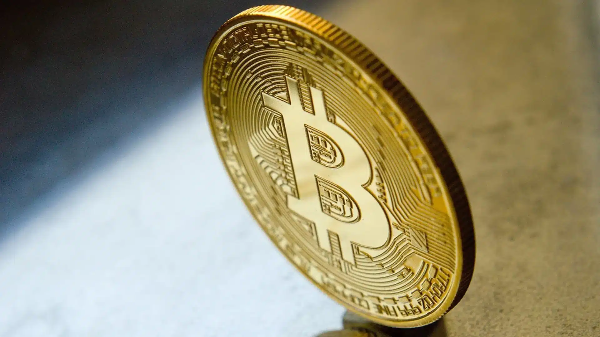 Bitcoin Price Battles Downside Pressure: Is the BTC Flush Over After $82K Held?